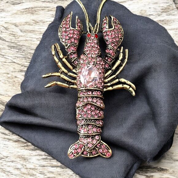 Fashionable Retro Large Crawfish Pendant Brooch - Picture 1 of 6